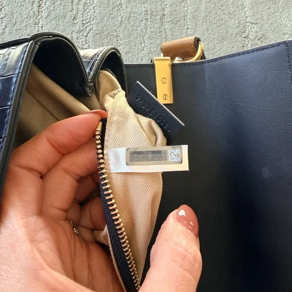 Chloé C crocodile-effect shoulder bag in Navy - Picture 4 of 7